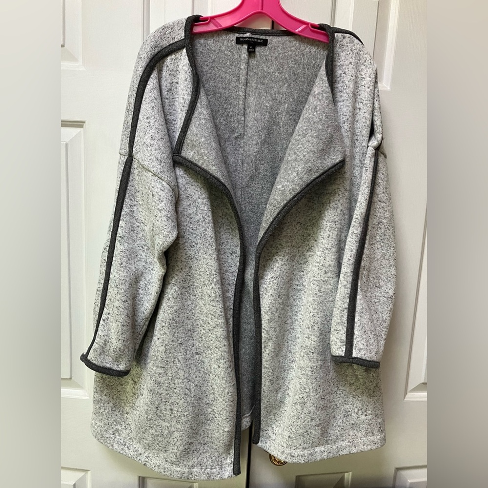 Full sized Banana Republic. Heather Gray, trimmed in dark gray. 2 pockets. XL.